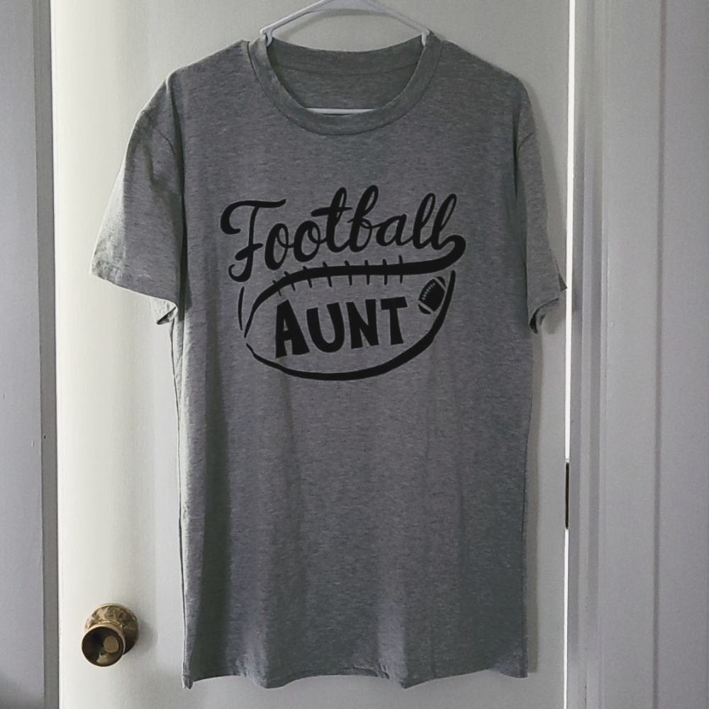 Women's XL FOOTBALL AUNT Short Sleeve Tee Gently Used.